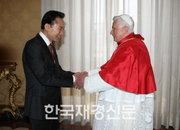 이명박 대통령, 교황 베네딕토 16세 예방
