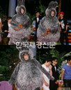 ‘스친소’ 이특, 대형토끼로 변신 ‘출연자 폭소~’