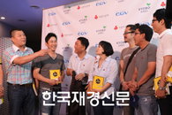 [재경TV] 김영희 PD, ‘헉 Hug! 아프리카’ 책 출간회… 동료 연예인 축하 인터뷰