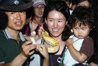 “엄마는 뱀이 좋아?” 서울 대공원 ‘별밤 축제’ 열려