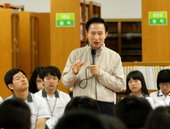 이 대통령 ＂4년 안에 성적 위주의 교육 없앨 것＂
