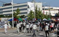 평택공장 출근 중인 쌍용차 직원들