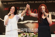 [JK포토] 벨리다 월스톤와 루시 몬더의 환상 호흡