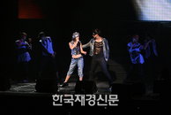 [JK포토] 2PM 택연·백지영, 섹시댄스로 “환상의 호흡”