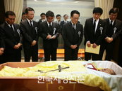 [JK포토] 故 김대중 전 대통령 입관식, 박지원 실장의 마지막 보고