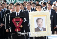 [JK포토] 故 김대중 전대통령 아들과 손자