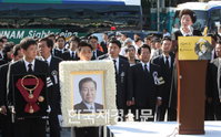 [JK포토] 서울광장 찾은 이희호 여사·삼남 김홍걸 씨·손자 김종대 군