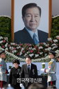 [JK포토] 故 김 전대통령 영결식, 헌화하는 이명박 대통령