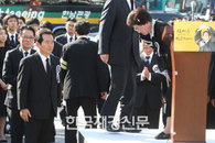 [JK포토] 조문객에 감사 인사 전하는 이희호 여사