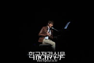 [JK포토] 2PM 닉쿤, 팬들 위해 노래 열창