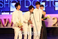 [JK포토] 신종플루 김현중 대신 SS501 등장 “상은 제가 가질게요~”