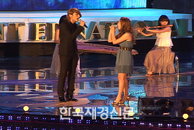 [재경TV] 박효신·소시 태연, ‘눈의 꽃’ 듀엣무대