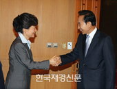 이명박 대통령, 박근혜 전 대표 특사활동 치하