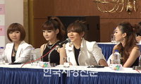 [재경TV] 2NE1 씨엘의 유창한 영어소감에 소녀시대 티파니, 수영, 효연도 4개국어