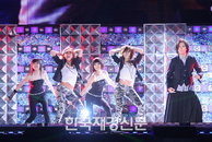[JK포토] 정이건, 아송페 미녀 백댄서와의 무대