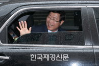 [JK포토] 웃으며 손흔드는 이윤호 전 장관