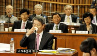 청문회에 목타는 정운찬 총리 후보
