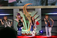 [JK포토] 2ne1 슈퍼모델 대회 참가? ‘축하 공연 왔어요~’