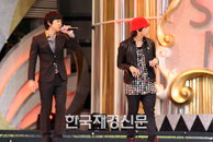 [JK포토] ‘슈퍼모델 축하무대’ 2PM 준호-준수