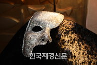 뮤지컬 ‘오페라의 유령’ 주얼리 뮈샤와 함께 스페셜 전시회 열어