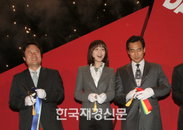 [JK포토] 불꽃에 놀란 배우 이하나 표정은?!