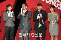 [JK포토] 박수치는 이하나와 최강희