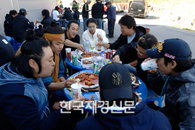 엄태웅·이요원 등 ‘선덕여왕’ 주인공들 한자리에 모여 치킨 파티?!
