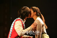 사랑을 위한 시간여행-뮤지컬 ‘두드림러브 시즌2’ vs 영화 ‘시간여행자의 아내’