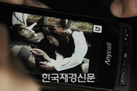 손담비 화보 ‘폰카로 찍는다?’