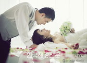 [포토] 송승준-김수희 웨딩사진 공개 ‘바라보다가…’