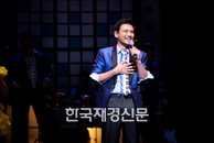 [공연리뷰] 뮤지컬 ‘웨딩싱어’, 너와 함께 늙는 것 근사할거야~