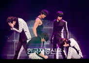 2PM ‘나쁜 파티’ 오프닝 “깜짝 무대” 선사