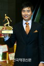 [JK포토] 이동국 “저 MVP 탔어요”