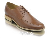 낭만적인 발렌타인 룩을 위한 ‘젠틀 브로그(Gentle Brogue)’