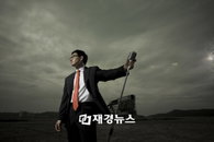 '가수들의 선생'으로 유명한 ‘더 원’, 릴레이 콘서트 마지막 주자로 나서!