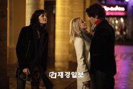 사랑스런 뮤지컬 영화 <러브 송> 4월 8일 국내 관객 찾아온다!