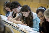 <인터뷰>네덜란드 명문  MBA, 티아스님바스 '쳇 보룩키 학장'