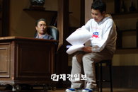 [재경포토] 대본 수정 때문에 티격태격하는 와타나베와 만춘이