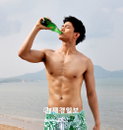 2PM 택연, 웨이크 보드 실력으로 상쾌한 에너지 발산