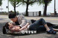 <국가가 부른다> 김상경-이수경, 길바닥에서 포옹한 사연은?