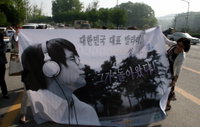 [J포토] 일본여성팬, 성시경 제대 축하해요