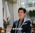 <하녀> 주인남자 이정재, 칸 필름마켓 일일마케터