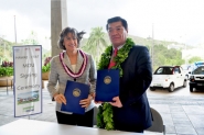 CT&T는 지난 7일 미국 하와이 주정부 청사에서 린다 링글(Linda Lingle) 하와이주 주지사와 CT&T 이영기 대표