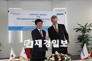 네덜란드 현지에서 대우조선해양 남상태 사장(왼쪽)과 올씨사(Allseas Group SA) 에드워드 히레마(오른쪽) 회장이 약 6억달러 상당의 해양플랜트 설치선에 대한 건조 계약을 체결하고 악수하고 있다.