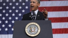 8일(현지시간) 오바마 대통령이 미국 오하이오주의 한 대학에서 부유층 감세안 연장을 반대하는 연설을 하고 있다.  AP&#47;뉴시스