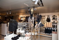 영 트렌드 H&M, 명동 중앙길 2호점 공개
