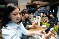 KT, 아이폰4 체험존 마련