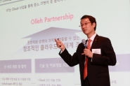 14일 코엑스 인터콘티넨탈호텔에서 열린 IT CEO 포럼에서 KT 클라우드추진본부 서정식 본부장이 KT 클라우드 사업추진과 중소기업과의 동반성장 방향에 대해 발표하고 있다.(사진제공=KT)