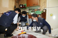 SPC그룹, 겨울맞이 용산구 수해피해 독거노인 가정 도배봉사 실시