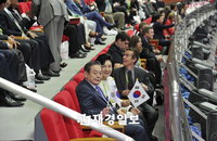 [광저우 아시안게임]이건희 회장, 개막식서 한국선수단 응원